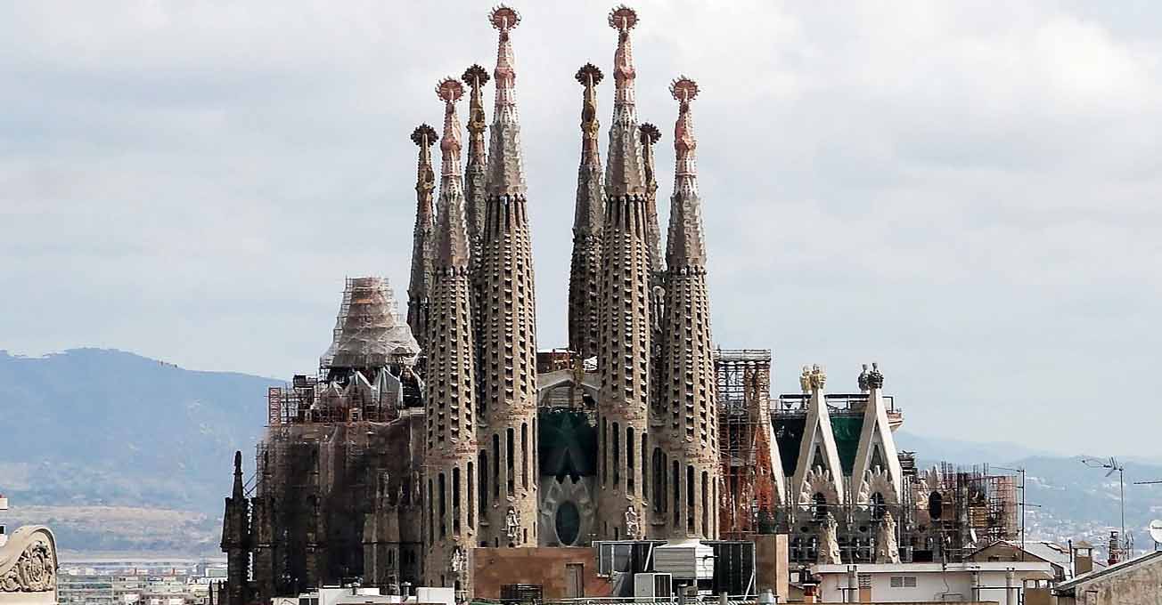 cathedral_of_the_holy_family_barcelona_spain